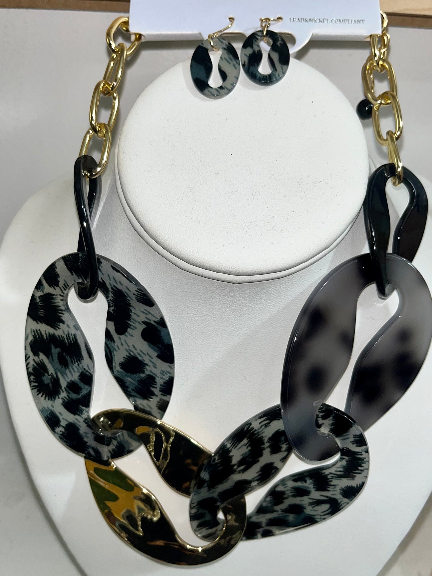 Deep Safari Necklace Set